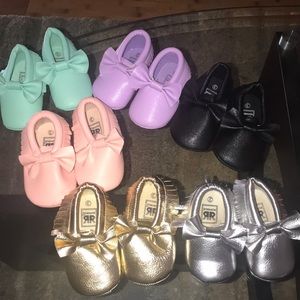 6 pair of baby moccasins shoes